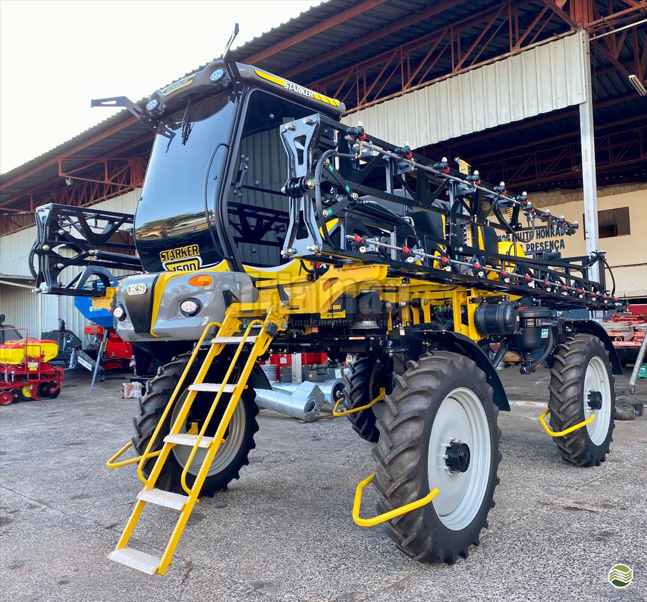 PULVERIZADOR KS PULVERIZADOR AUTOPROPELIDO STARKER Tração 4x4 Triamaq Tratores UBERLANDIA MINAS GERAIS MG